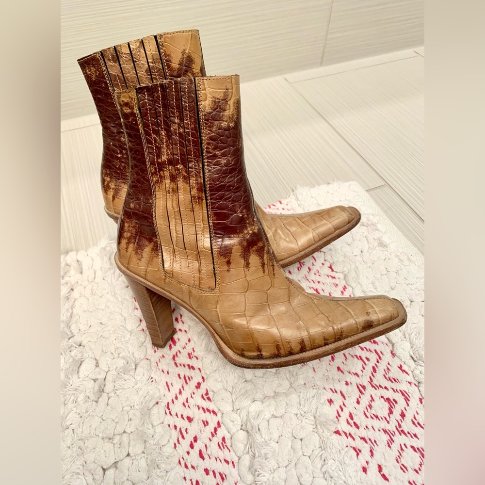 Leather boots nude and brown